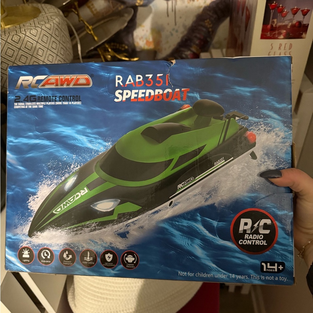 RC AWD RAB351 Speedboat Toy